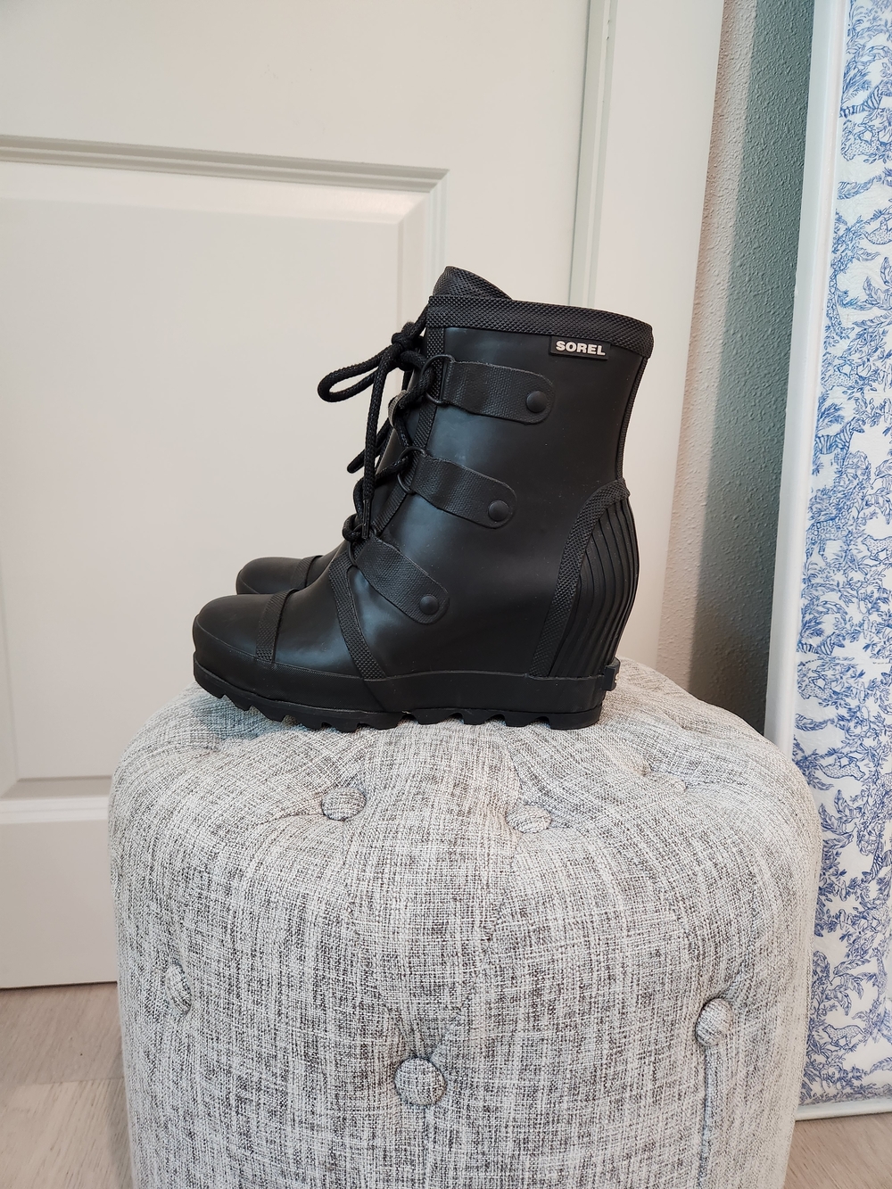 Sorel Joan Of Arctic Black Lace-Up Waterproof Ankle Wedge Platorm Boot